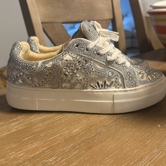 Betty Johnson sneaker size 7M. - Picture 4 of 8